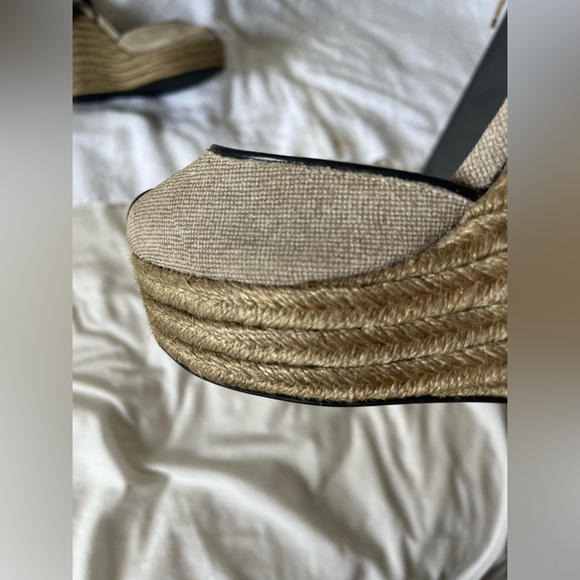 Theory - wedge heels. Tan and black wedge heels. With black trim. Adorable ! - Picture 2 of 10